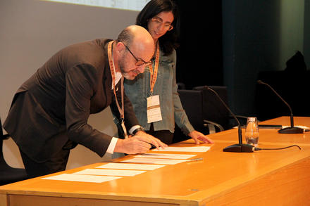 Vice Rector of NOVA signing the Letter of Intent