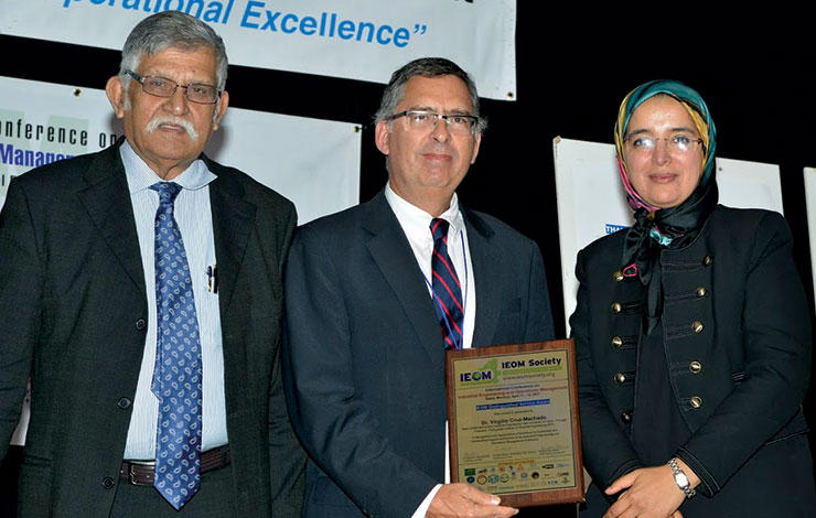 Professor Virgílio Cruz Machado receives "IEOM Distinguished Service Award"