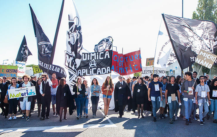 Departamentos da FCT NOVA acolhem novos estudantes